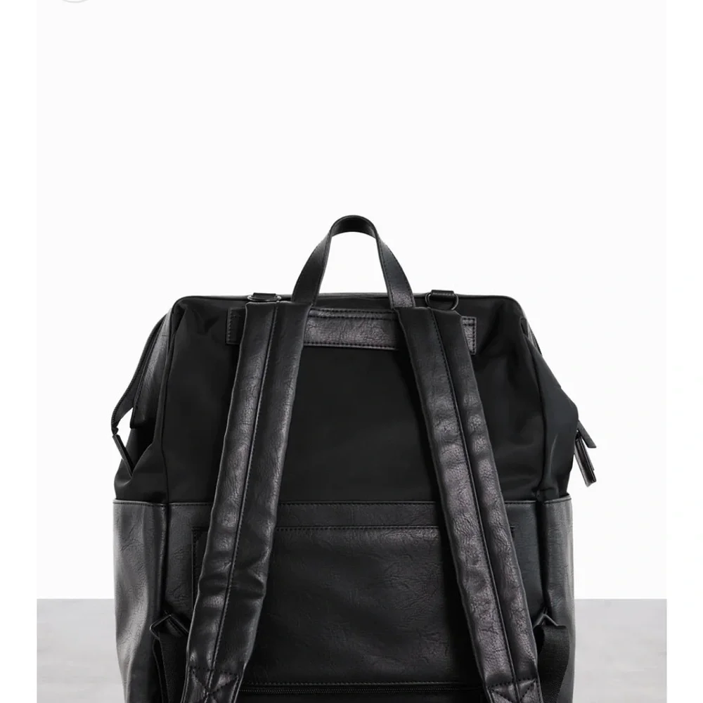 BEIS Black Baby Bag Modern Minimalist Design - Picture 2 of 8